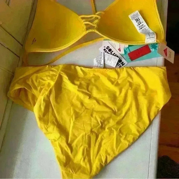NWT Calzedonia swimming suit in bright yellow - Picture 4 of 5